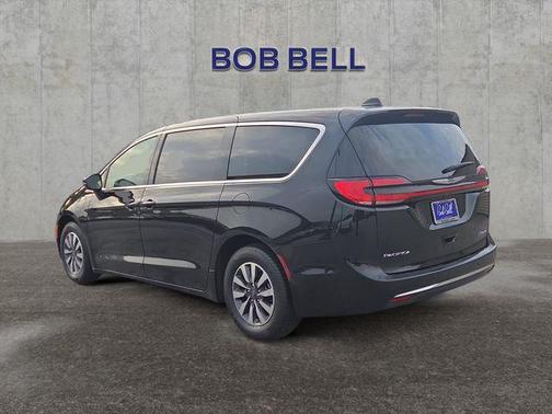 Brilliant Black Crystal Pearlcoat 2023 Chrysler Pacifica Hybrid Touring L