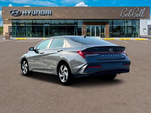 2025 Hyundai ELANTRA HEV SEL Sport