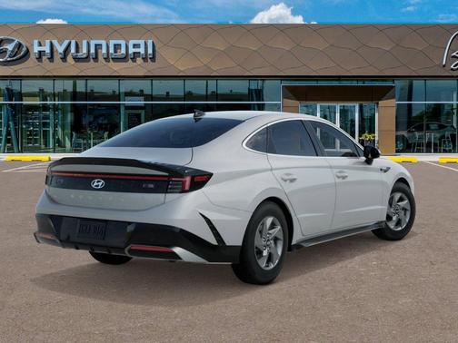 2025 Hyundai SONATA SE