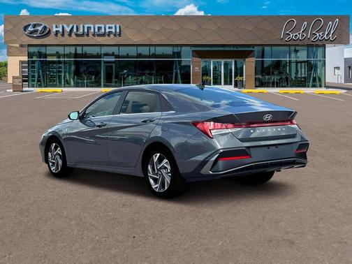 2025 Hyundai ELANTRA SEL