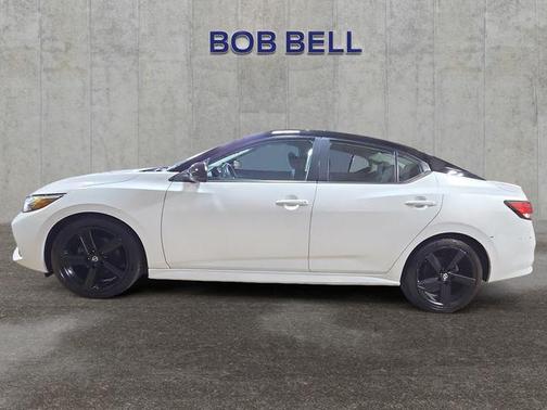 Aspen White Tricoat/Super Black 2023 Nissan Sentra SR