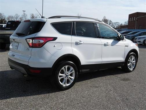 Oxford White 2018 Ford Escape SE