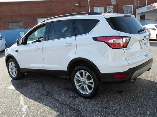 Oxford White 2018 Ford Escape SE