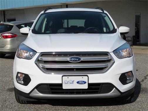 Oxford White 2018 Ford Escape SE