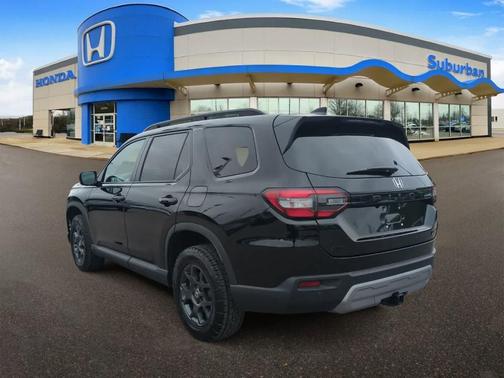 Crystal Black Pearl 2025 Honda Pilot TrailSport