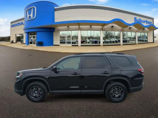 Crystal Black Pearl 2025 Honda Pilot TrailSport