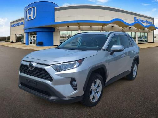 Silver Sky Metallic 2019 Toyota RAV4 XLE