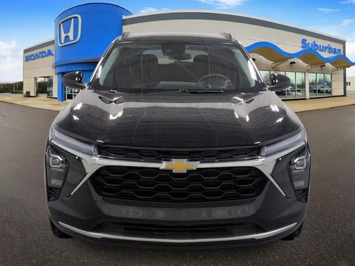Mosaic Black Metallic 2025 Chevrolet Trax LT