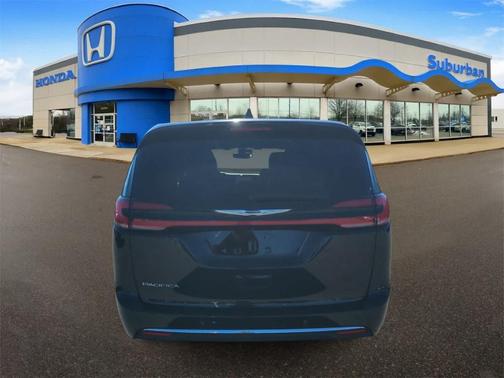 2025 Chrysler Pacifica Select