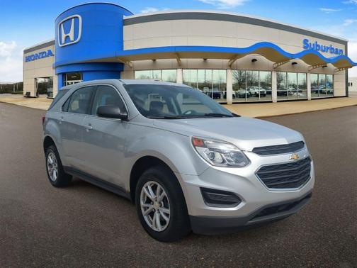 Silver Ice Metallic 2017 Chevrolet Equinox LS