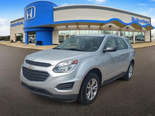 Silver Ice Metallic 2017 Chevrolet Equinox LS
