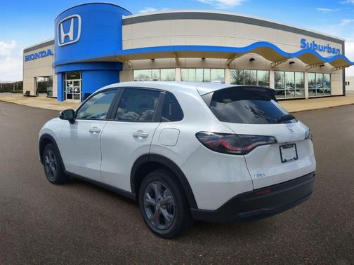 Platinum White Pearl 2026 Honda HR-V LX