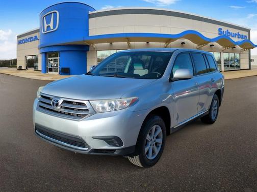 Classic Silver Metallic 2013 Toyota Highlander