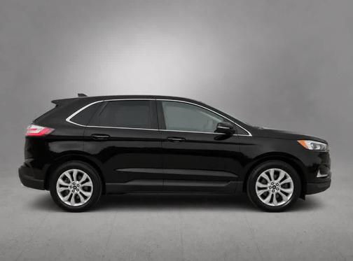 Agate Black Metallic 2022 Ford Edge Titanium