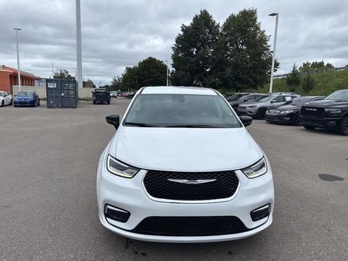 2024 Chrysler Pacifica Touring-L