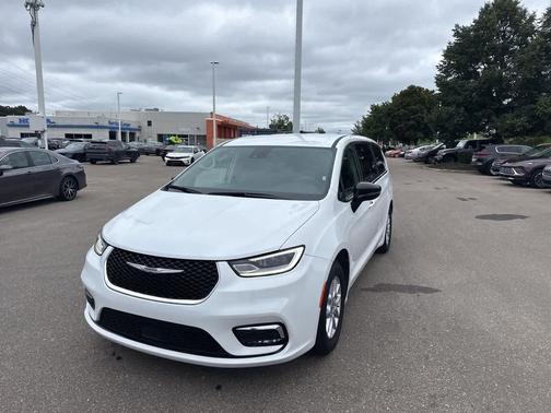 2024 Chrysler Pacifica Touring-L