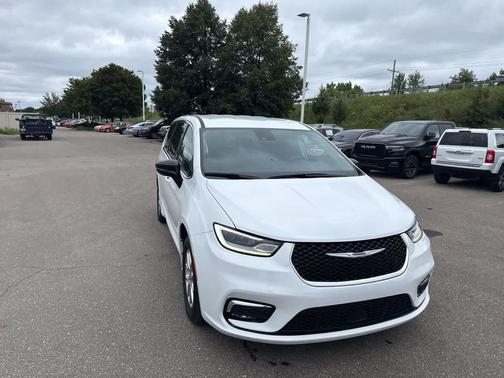 2024 Chrysler Pacifica Touring-L