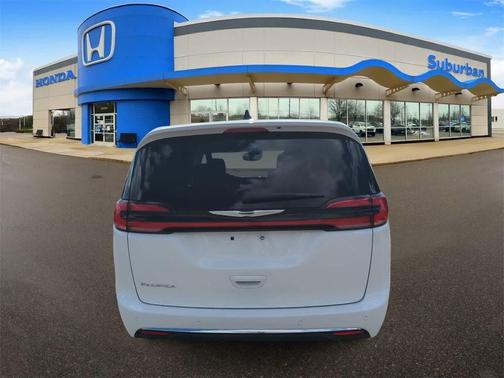2024 Chrysler Pacifica Touring-L