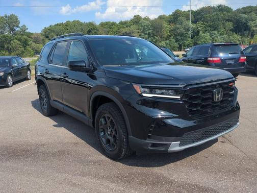 Crystal Black Pearl 2023 Honda Pilot TrailSport