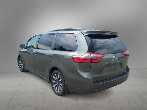 2020 Toyota Sienna XLE Premium