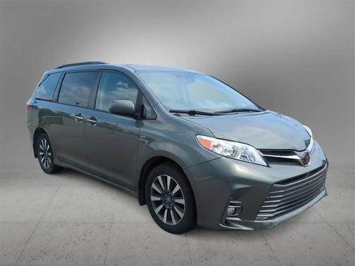 2020 Toyota Sienna XLE Premium