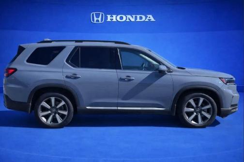 Sonic Gray Pearl 2023 Honda Pilot Elite