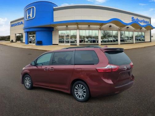 2018 Toyota Sienna XLE