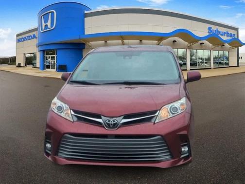 2018 Toyota Sienna XLE