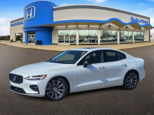 2022 Volvo S60 B5 Momentum