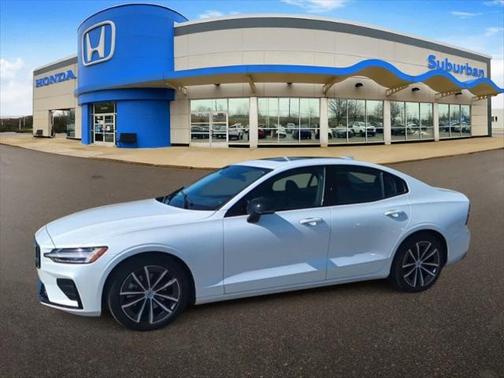 2022 Volvo S60 B5 Momentum