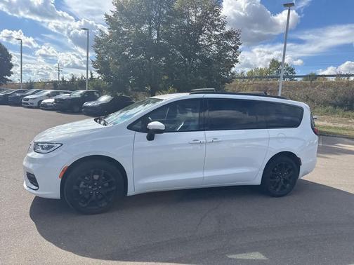 2023 Chrysler Pacifica Touring-L