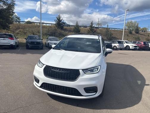 2023 Chrysler Pacifica Touring-L
