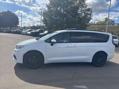 2023 Chrysler Pacifica Touring-L