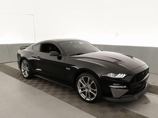Photo 3 of 32 of 2019 Ford Mustang GT Premium