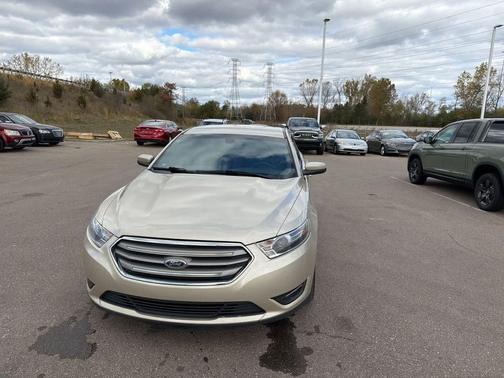 2018 Ford Taurus SEL