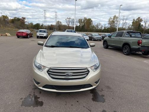 2018 Ford Taurus SEL