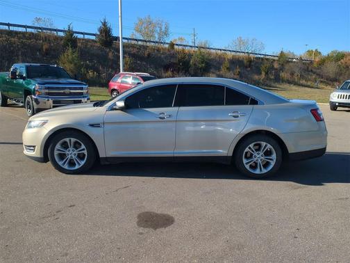 2018 Ford Taurus SEL
