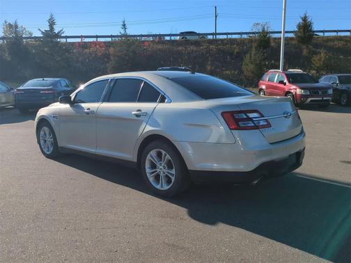 2018 Ford Taurus SEL