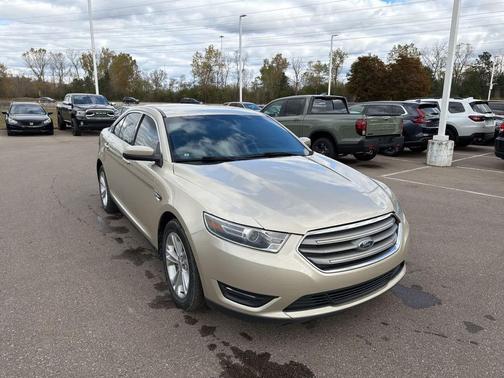 2018 Ford Taurus SEL