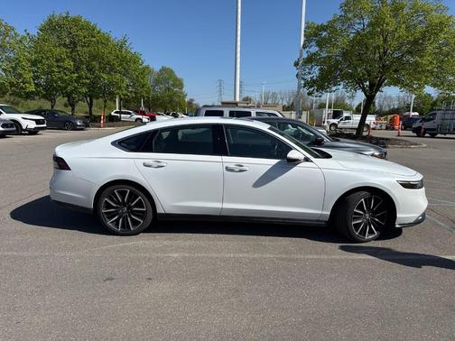 Platinum White Pearl 2023 Honda Accord Hybrid Touring