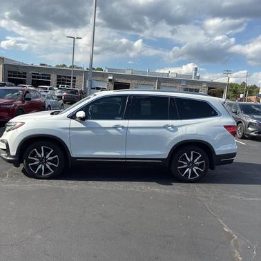Platinum White Pearl 2021 Honda Pilot Touring 8-Passenger