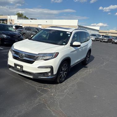 Platinum White Pearl 2021 Honda Pilot Touring 8-Passenger