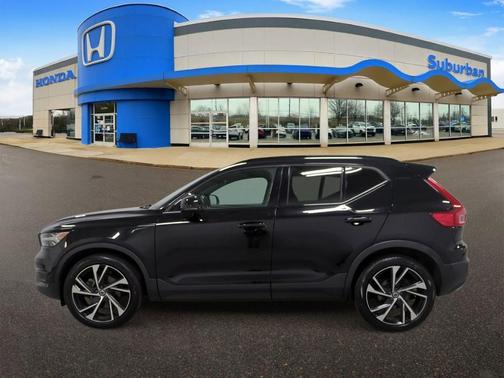 Black 2019 Volvo XC40 R-DESIGN