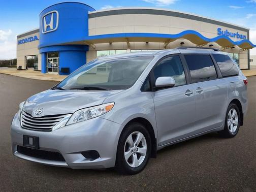 Silver Sky Metallic 2016 Toyota Sienna LE