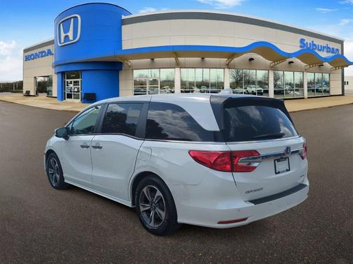 White Diamond Pearl 2018 Honda Odyssey Touring