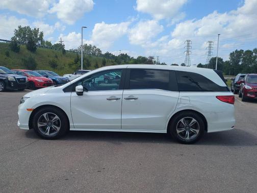 White Diamond Pearl 2018 Honda Odyssey Touring
