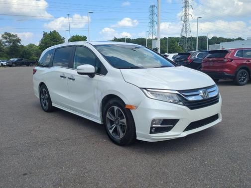 White Diamond Pearl 2018 Honda Odyssey Touring