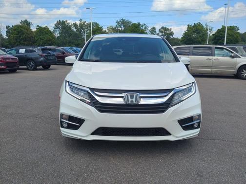 White Diamond Pearl 2018 Honda Odyssey Touring