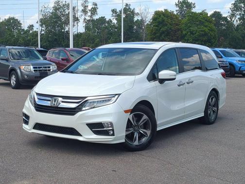 White Diamond Pearl 2018 Honda Odyssey Touring