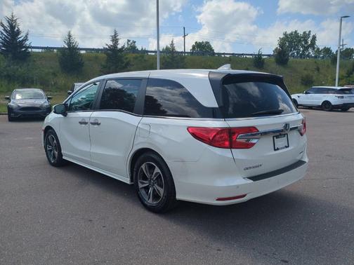 White Diamond Pearl 2018 Honda Odyssey Touring